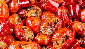 價格跳水、蝦尾滯銷，頂流網(wǎng)紅小龍蝦今年也“頂”不住了？